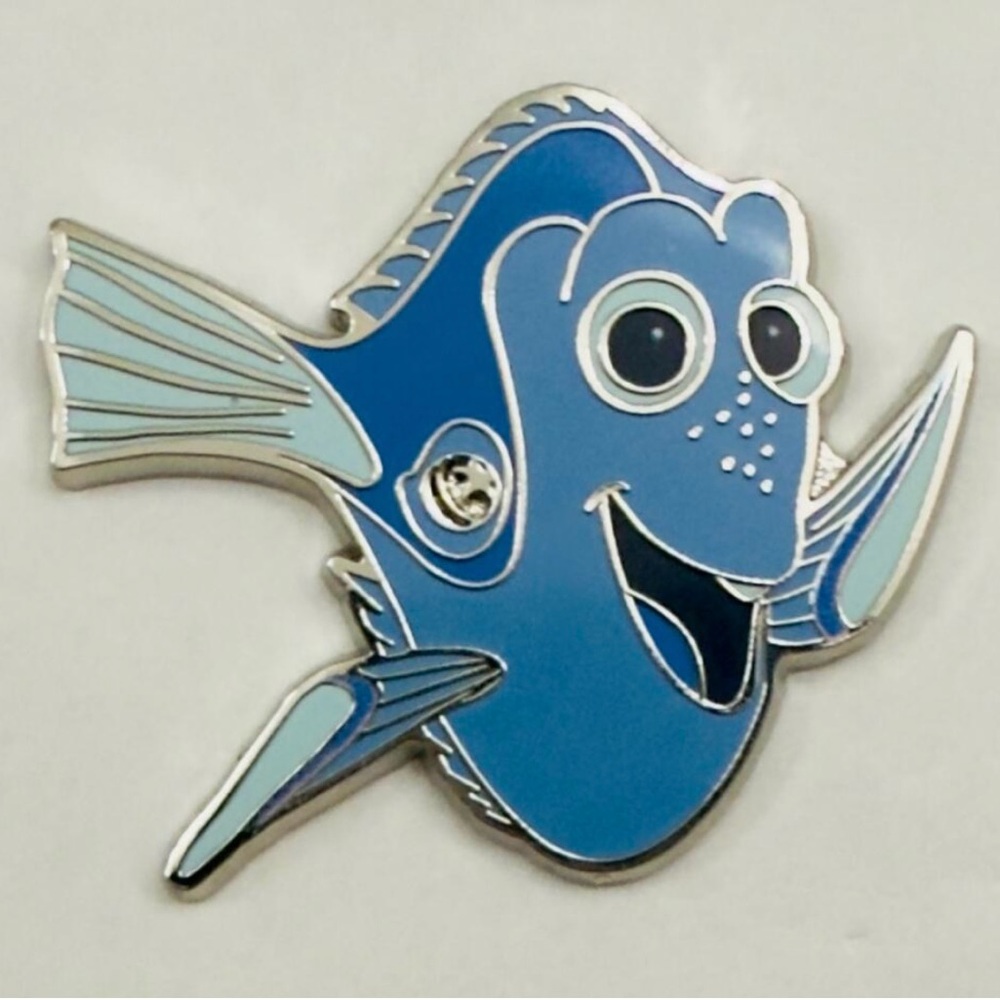 Hidden Mickey Trading Pin - Dory